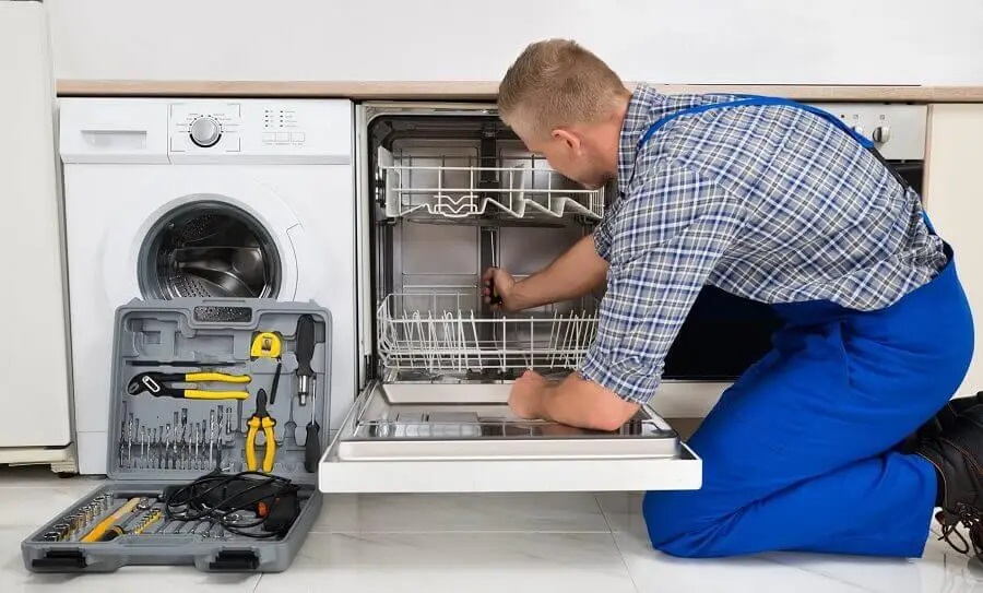 Polatlı Siemens servisi teknisyen ekibi beyaz eşya tamiri yaparken